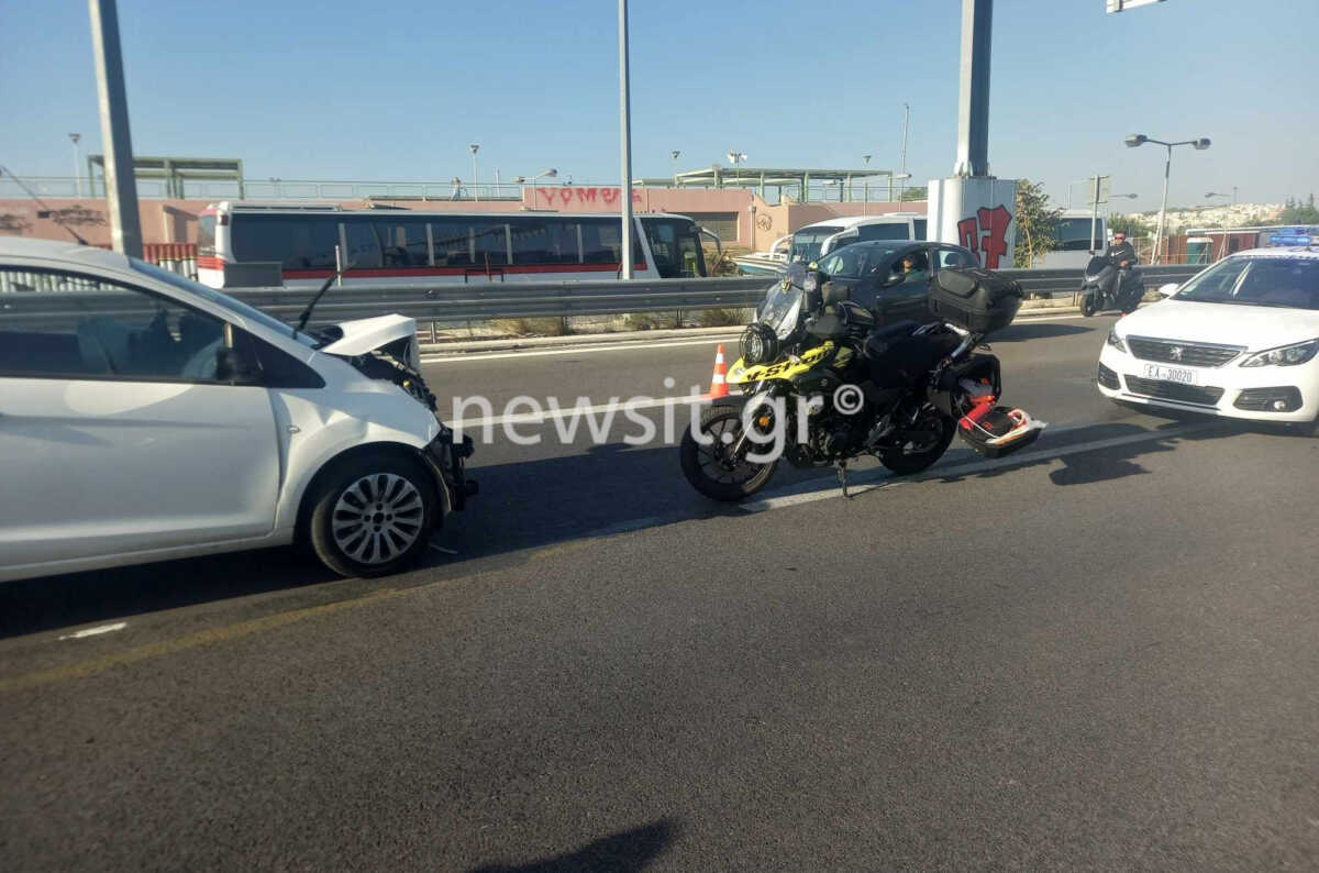 Τροχαίο στην παραλιακή: Σοκαριστικές εικόνες μπροστά από το «Σταύρος Νιάρχος» – Αυτοκίνητα σμπαράλια