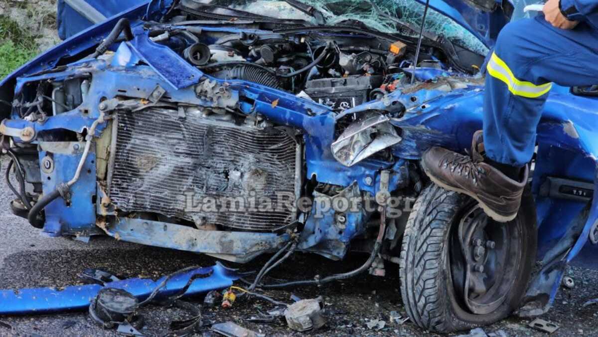 Λαμία: Τροχαίο με 3 τραυματίες από σφοδρή μετωπική σύγκρουση δύο αυτοκινήτων