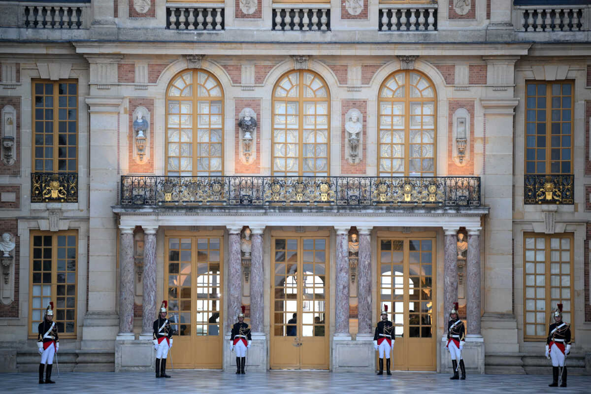 New warning in France!  Versailles was evacuated again after a bomb threat