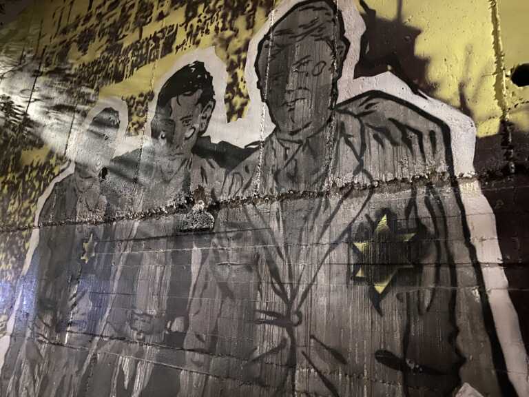 Νέες εικόνες από τη βεβήλωση τοιχογραφίας για τα θύματα του Ολοκαυτώματος στη Θεσσαλονίκη