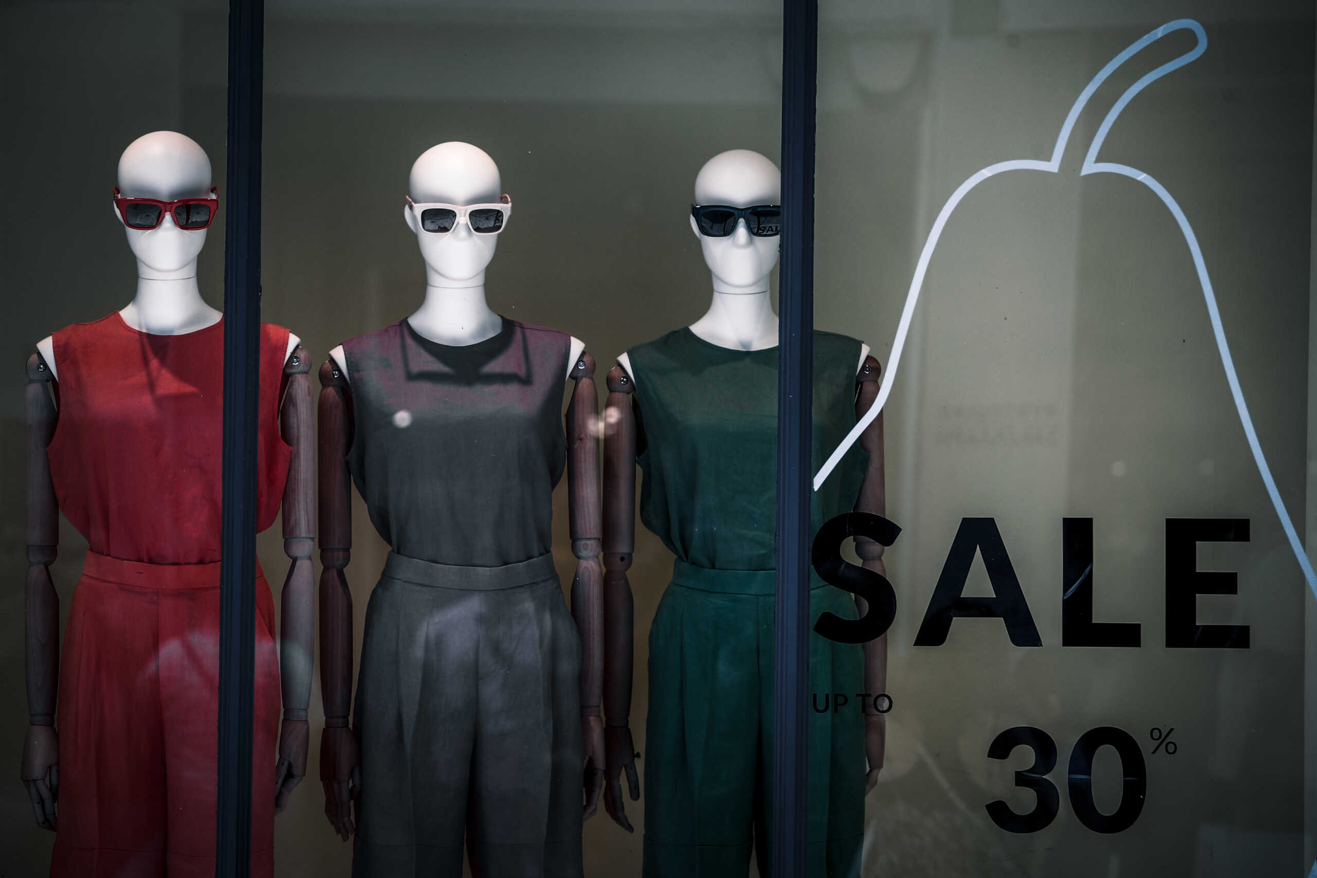 Πολωνία: Έκλεψε κατάστημα με ρούχα και μετά παρίστανε πως ήταν κούκλα βιτρίνας