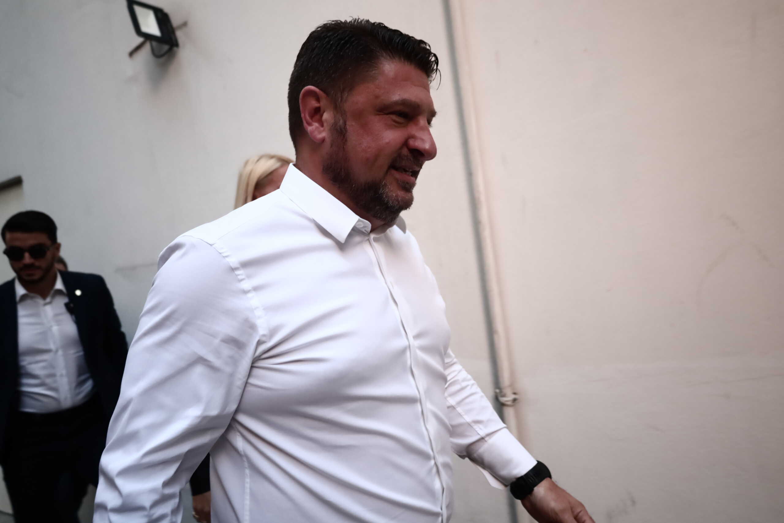 Παρακολούθηση αποτελεσμάτων για τις αυτοδιοικητικές εκλογές από τον υποψήφιο Περιφερειάρχη Αττικής Νίκο Χαρδαλιά, Κυριακή 8 Οκτωβρίου 2023. 
(ΚΩΣΤΑΣ ΤΖΟΥΜΑΣ