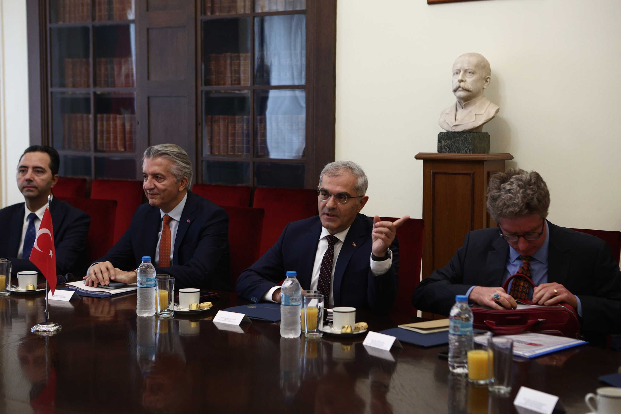 Συνάντηση της υφυπουργού Εξωτερικών Αλεξάνδρας Παπαδοπούλου με τον υφυπουργό Εξωτερικών της Τουρκίας Burak Akcapar για τη Θετική Ατζέντα συνεργασίας και τις Πολιτικές Διαβουλεύσεις, Τρίτη 17 Οκτωβρίου 2023. 
(ΒΑΣΙΛΗΣ ΡΕΜΠΑΠΗΣ