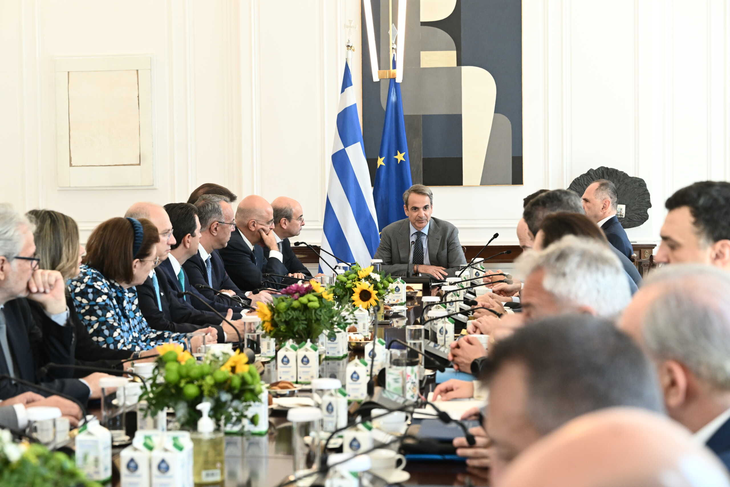 Συνεδρίαση του Υπουργικού Συμβουλίου, υπό την προεδρία του πρωθυπουργού Κυριάκου Μητσοτάκη. Μεταξύ των θεμάτων που πρόκειται να συζητηθούν είναι η καταπολέμηση της φοροδιαφυγής, οι παρεμβάσεις για οργάνωση του κτηματολογίου και η επαγγελματική εκπαίδευση, Τρίτη 31 Οκτωβρίου 2023. 
(ΤΑΤΙΑΝΑ ΜΠΟΛΑΡΗ