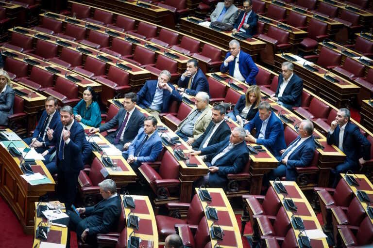 «Σφάχτηκαν» Ανδρουλάκης και Βορίδης για τις παρακολουθήσεις – «Είσαι η μεγαλύτερη κουτσομπόλα»