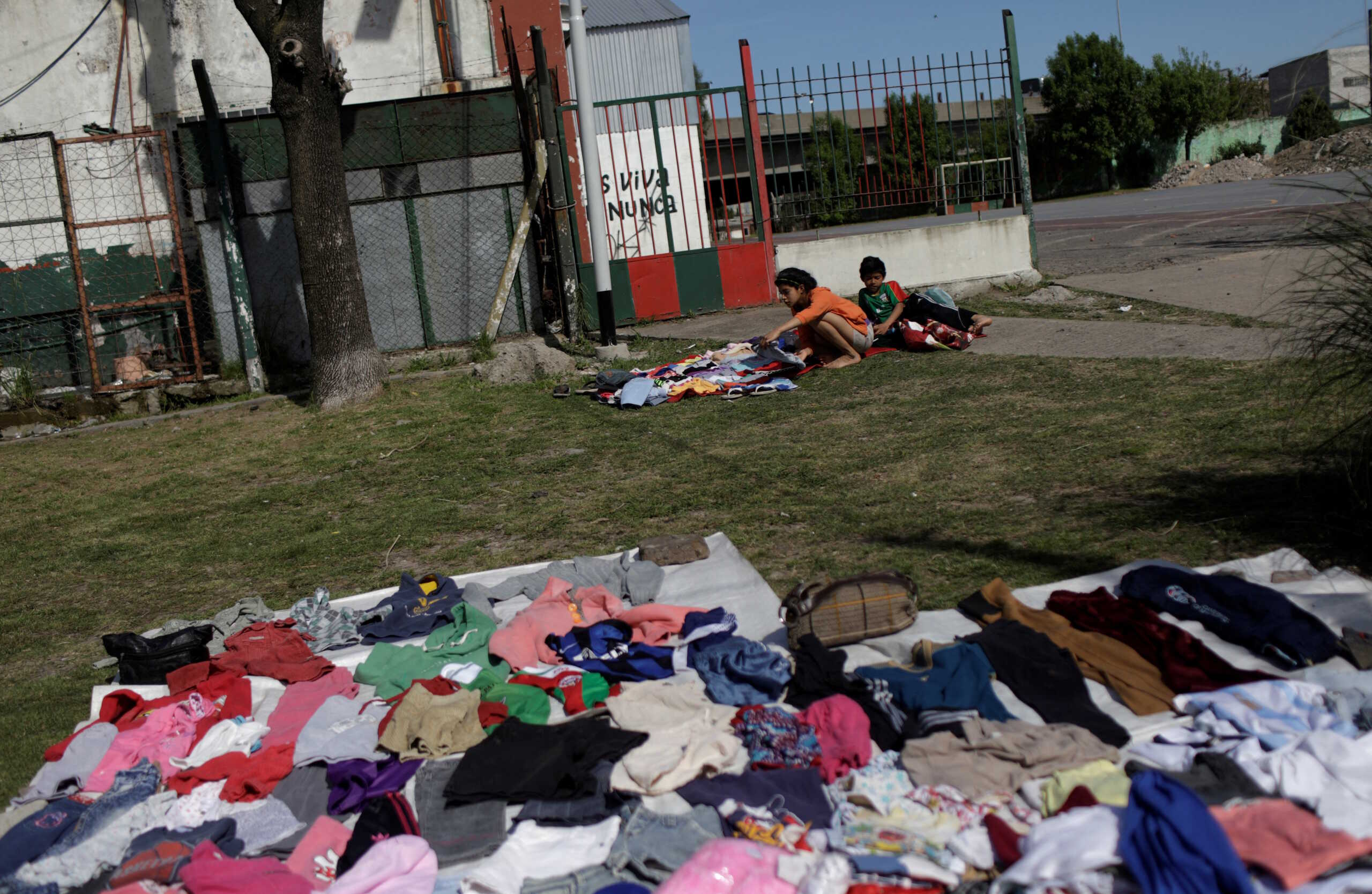 Αργεντινή: «Δεν μπορείς να αγοράσεις καινούργιο παντελόνι τζιν» λόγω πληθωρισμού 140%