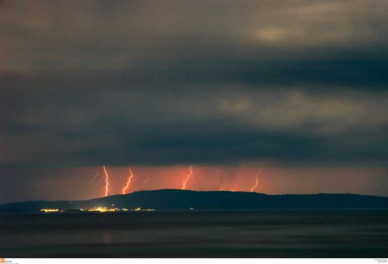 Διπλό red sprite από την καταιγίδα στο Αίγιο - Τι είναι αυτό το εντυπωσιακό φαινόμενο