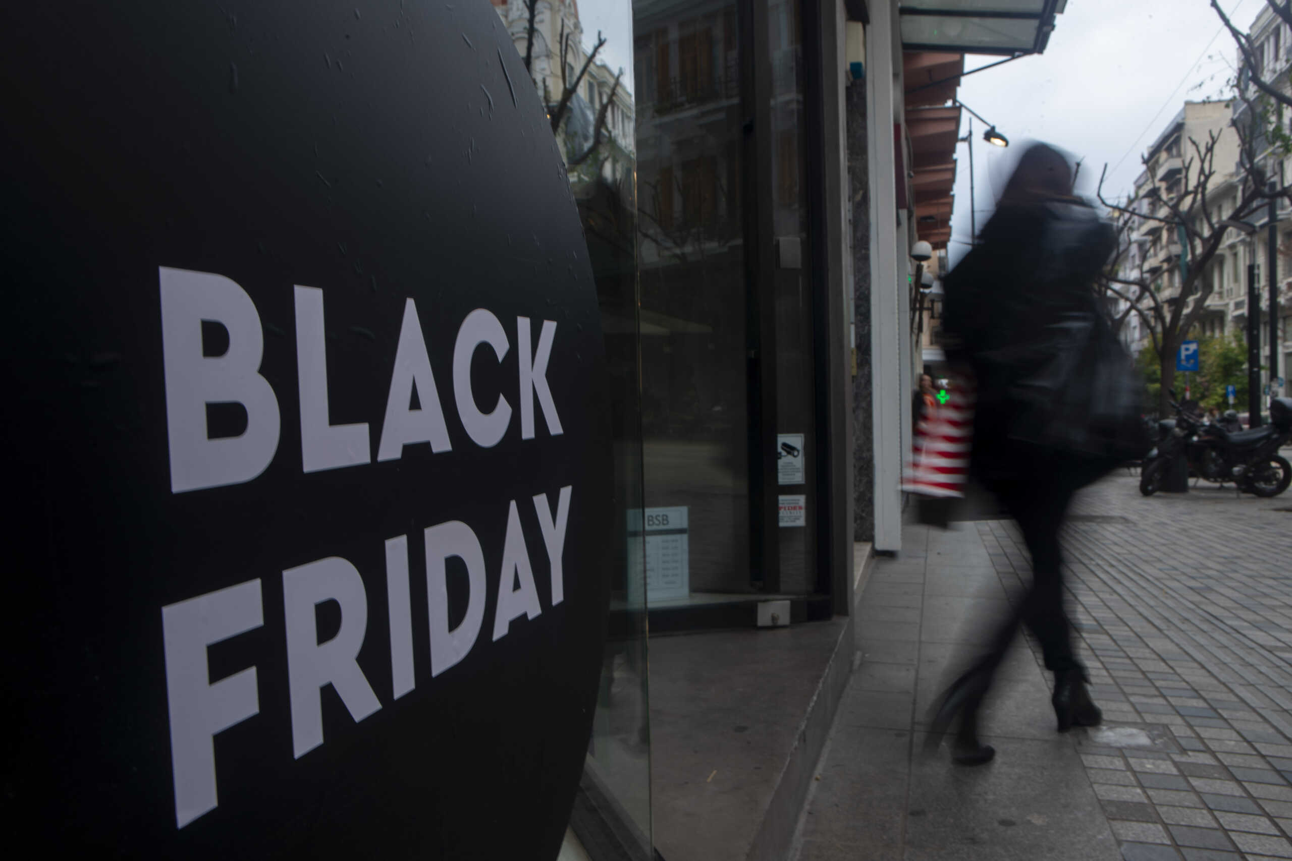 Black Friday: Διψήφια άνοδο του τζίρου περιμένουν οι έμποροι – Ανοιχτά τα καταστήματα την Κυριακή
