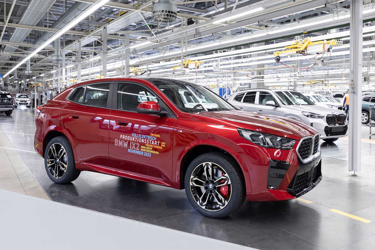 H νέα BMW X2 βγαίνει για πρώτη φορά από τη γραμμή συναρμολόγησης στο Regensburg