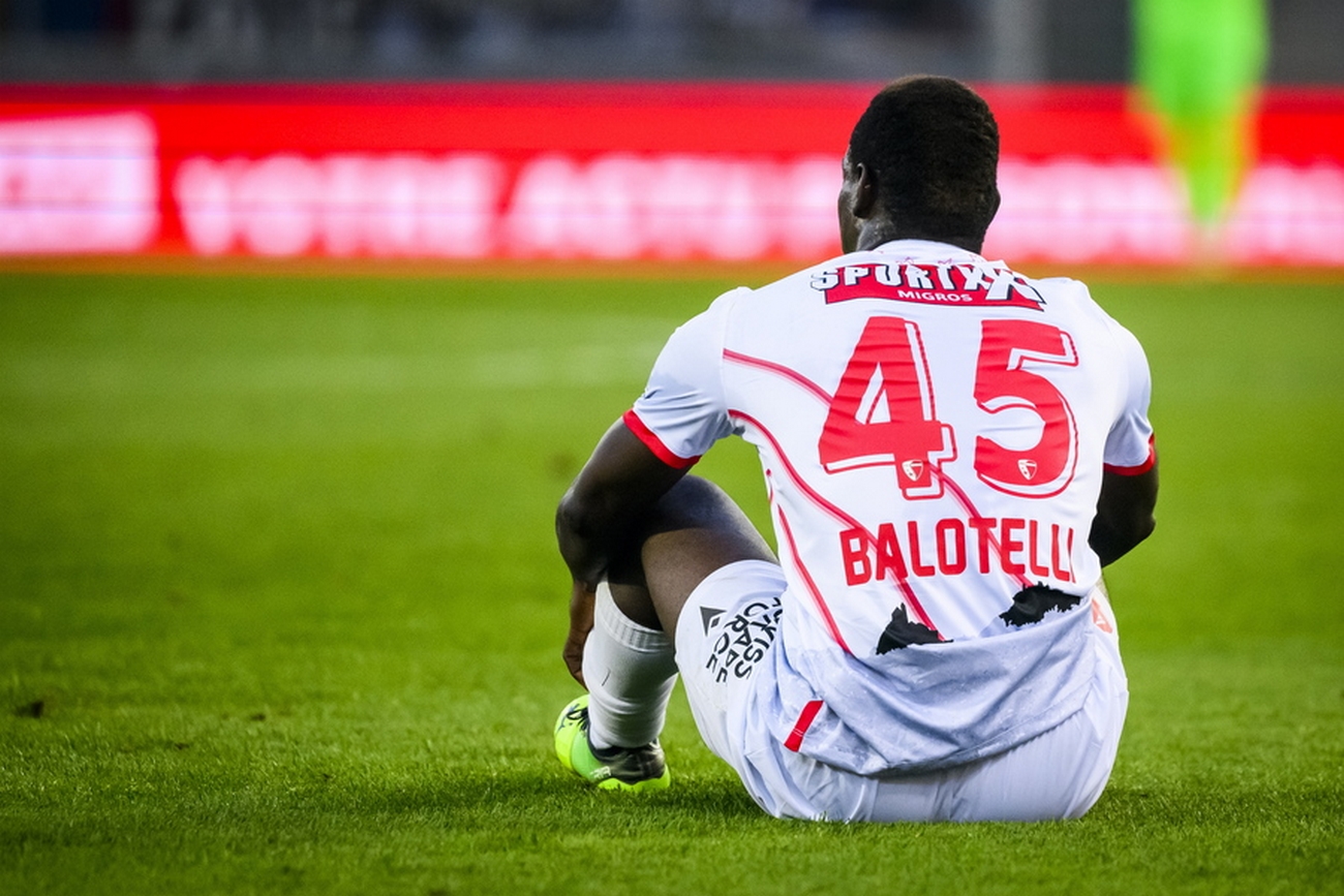epa10158009 Sion's forward Mario Balotelli reacts during the Swiss Super League soccer match between FC Sion and FC Basel, at the stade de Tourbillon stadium, in Sion, Switzerland, 03 September 2022.  EPA