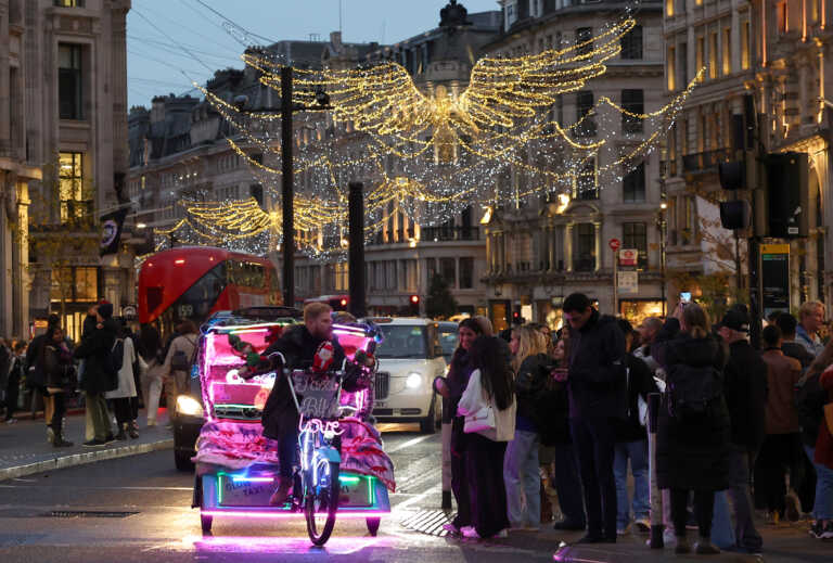 Μαγεία Χριστουγέννων made in London: Η πρωτεύουσα της Βρετανίας έβαλε τα γιορτινά της
