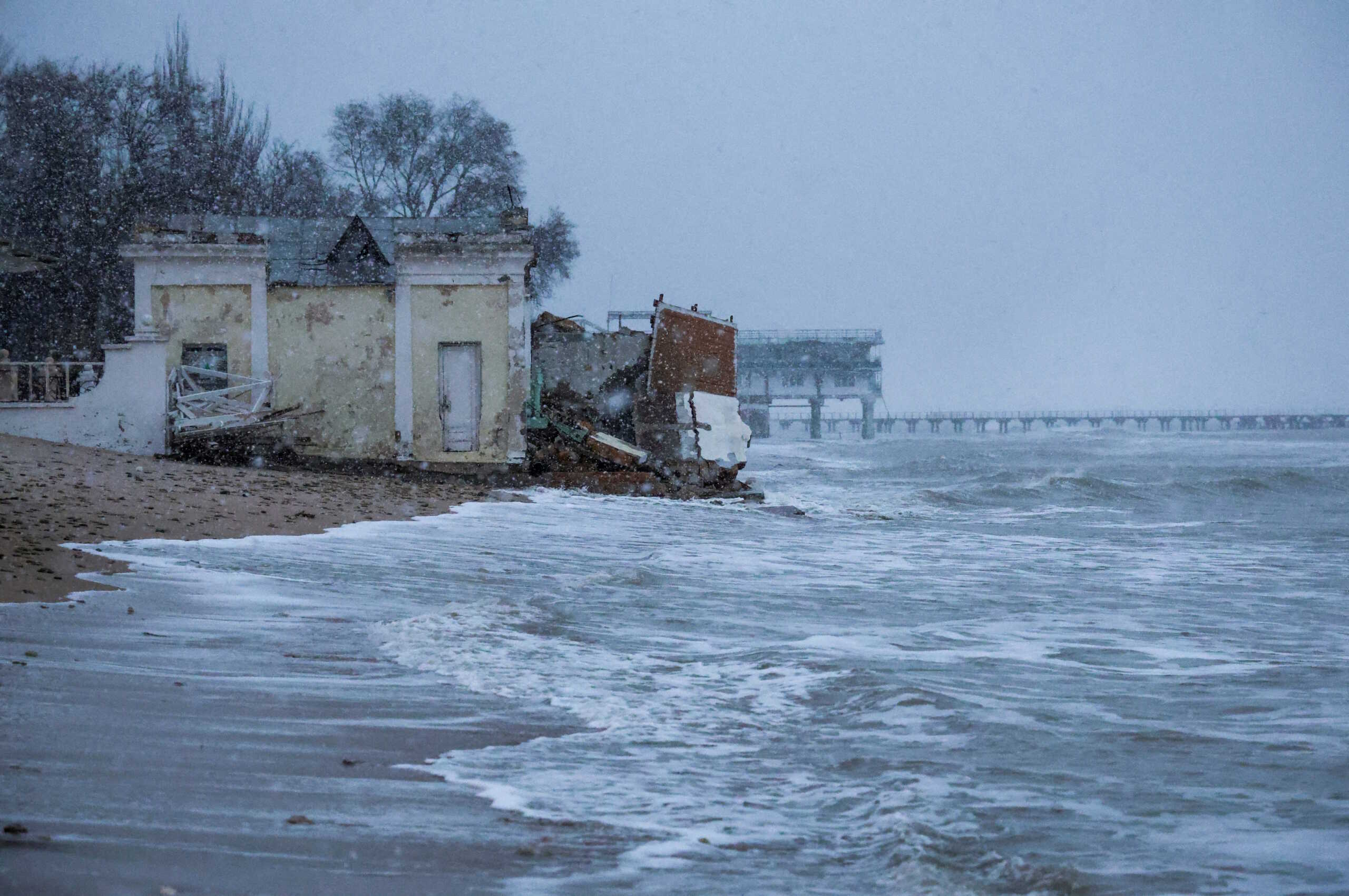 Κριμαία: Τρεις νεκροί από κακοκαιρία - 2 εκατ. άνθρωποι έμειναν χωρίς ρεύμα - ΦΩΤΟ