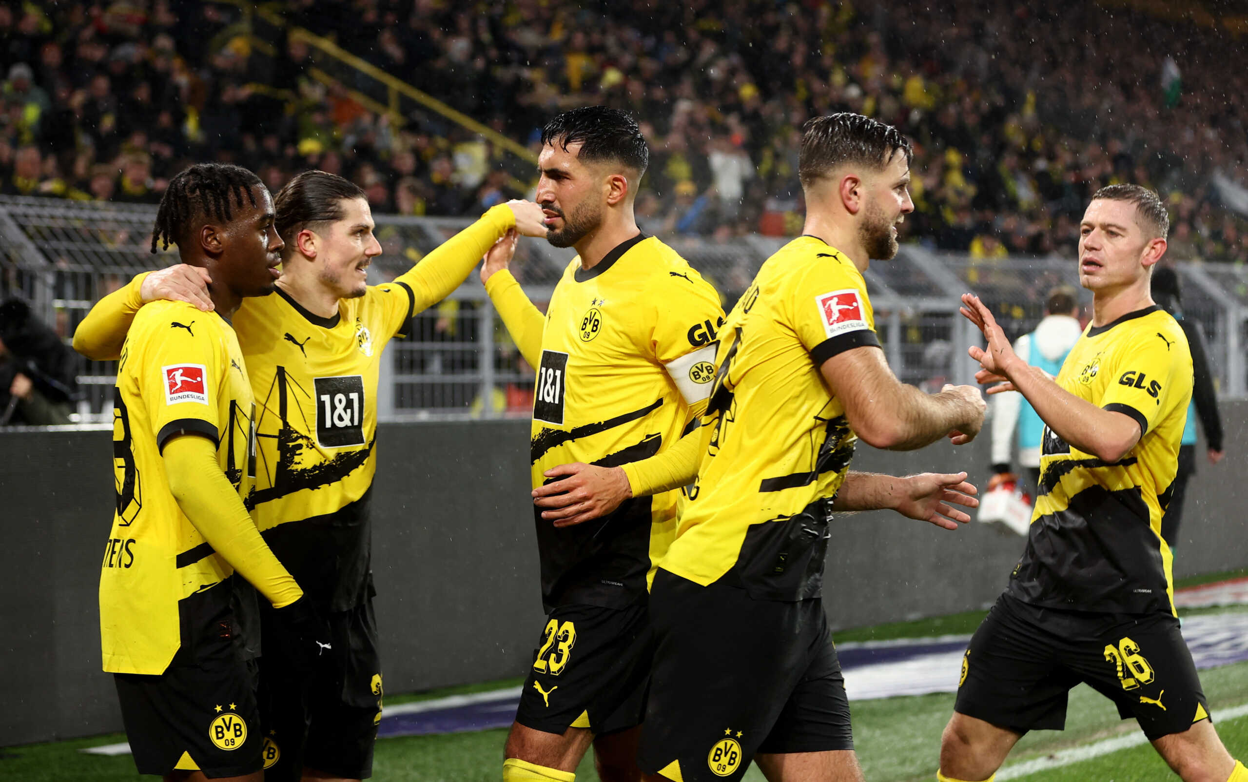 Soccer Football - Bundesliga - Borussia Dortmund v Borussia Moenchengladbach - Signal Iduna Park, Dortmund, Germany - November 25, 2023 Borussia Dortmund's Jamie Bynoe-Gittens celebrates scoring their third goal with teammates REUTERS