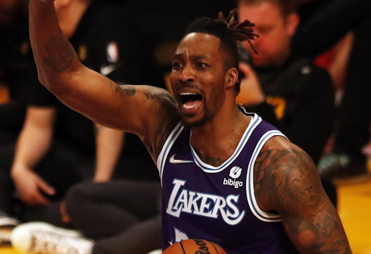 epa09879781 Los Angeles Lakers center-forward Dwight Howard reacts during the second quarter of the NBA basketball game between the Los Angeles Lakers and the Oklahoma City Thunder at the Crypto.com Arena in Los Angeles, California, USA, 08 April 2022.  EPA