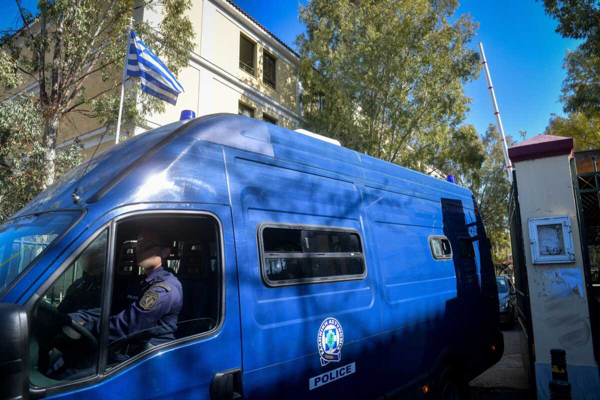 Χειροπέδες σε δύο Τούρκους από την αντιτρομοκρατική – Ο ένας κατηγορείται για όπλα και εκρηκτικές ύλες