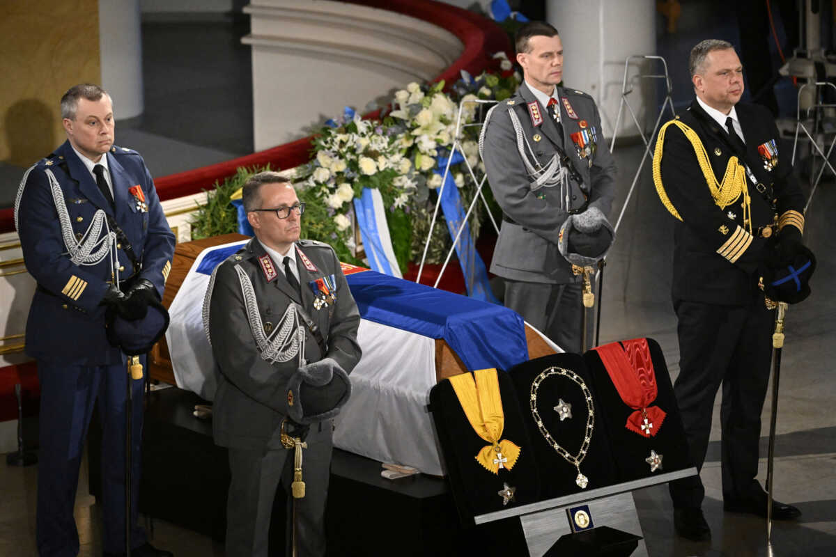 Φινλανδία: Τελευταίο «αντίο» στον Μάρτι Αχτισάαρι – Έγινε σήμερα 10/11 η κηδεία του πρώην προέδρου της χώρας