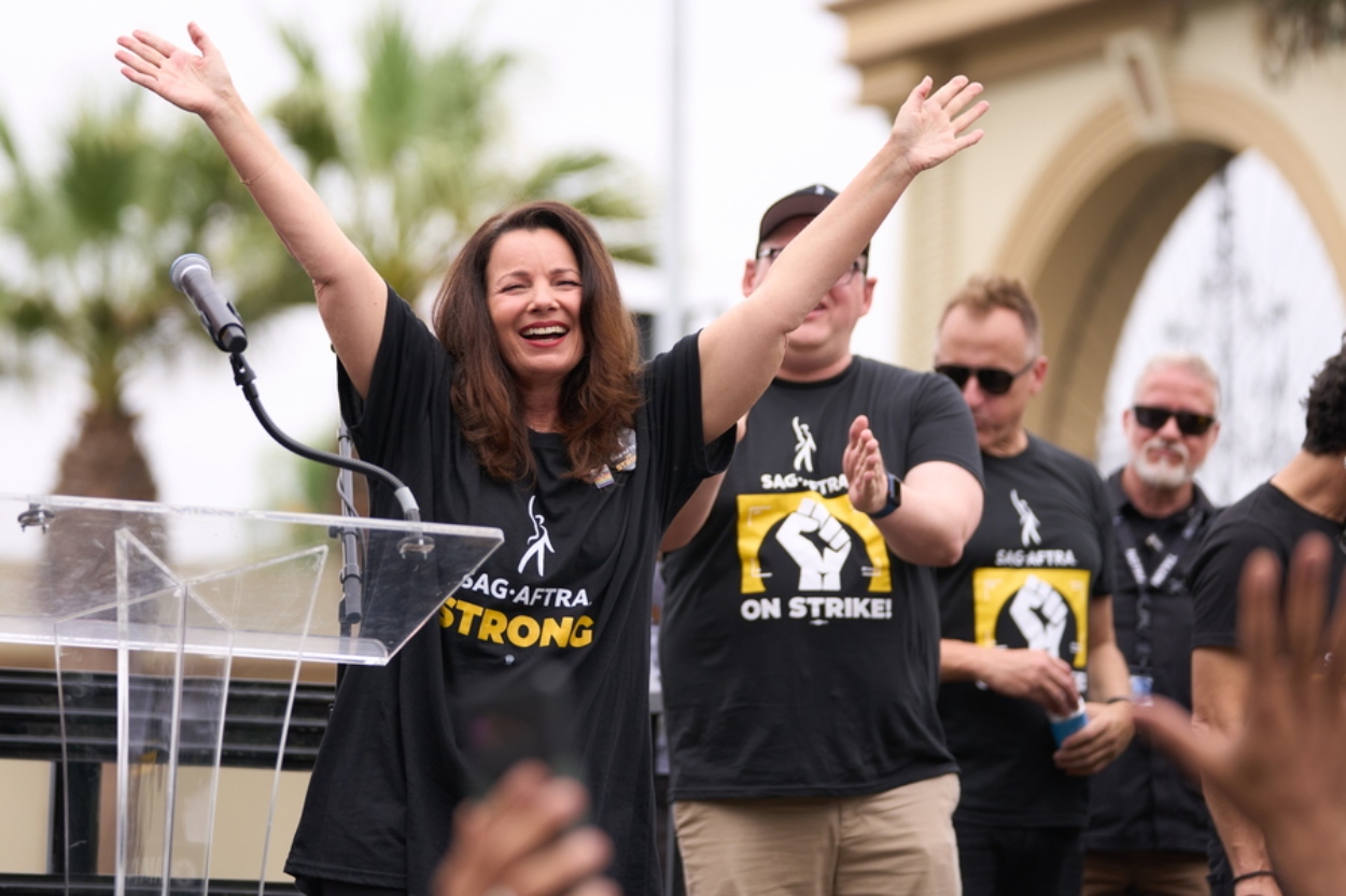 Fran Drescher: Αποκάλυψε τι είπαν George Clooney και Bradley Cooper στη λήξη της απεργίας των ηθοποιών