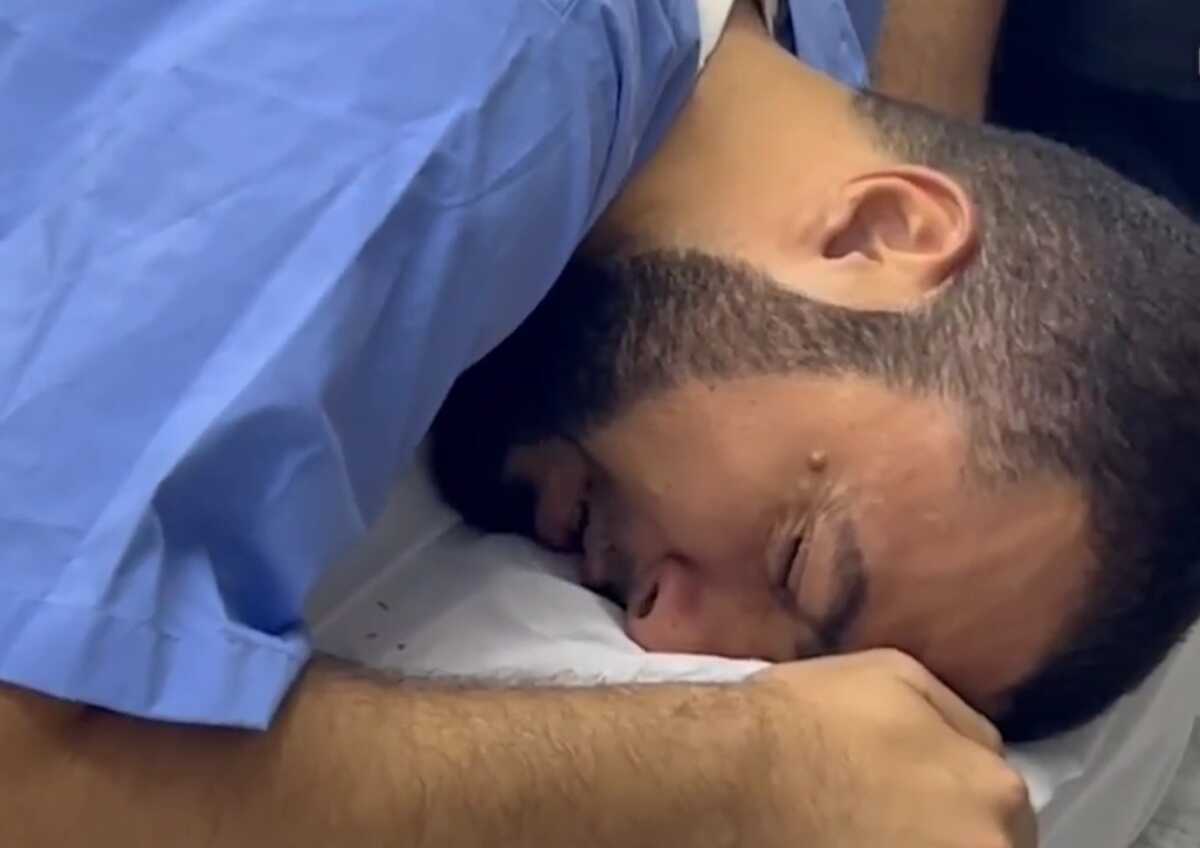Μέση Ανατολή: Η συγκλονιστική στιγμή που γιατρός σε νοσοκομείο αντικρίζει τις σορούς μελών της οικογένειάς του