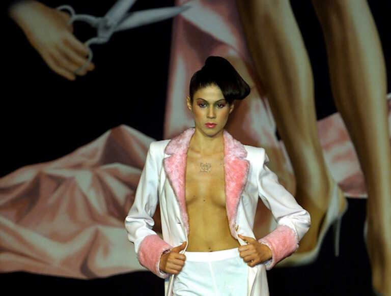 Ο Givenchy γιορτάζει επτά δεκαετίες μόδας – Από τον Ιμπέρ ντε Ζιβανσί στον Αλεξάντερ ΜακΚουίν