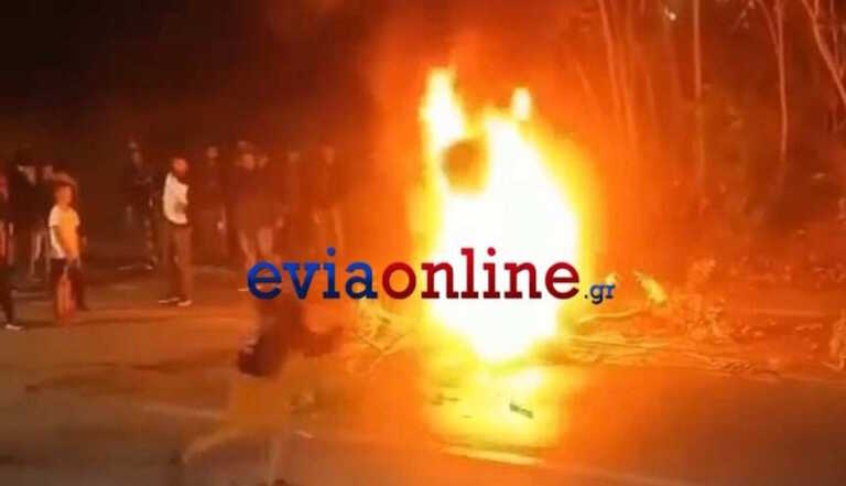 Βίντεο από διαμαρτυρία Ρομά με συνθήματα και καπνογόνα στη Χαλκίδα για τον 17χρονο που σκοτώθηκε στη Βοιωτία