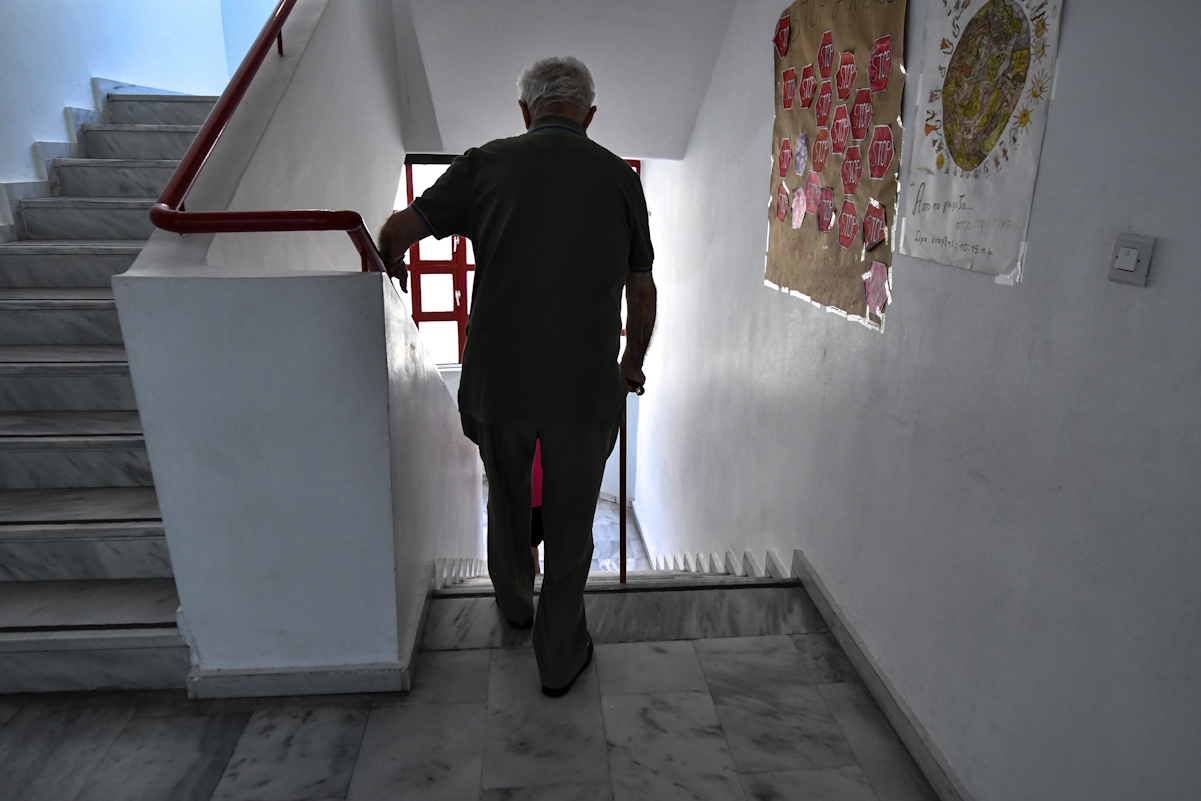 Ηλικιωμένος με άνοια έφυγε από τα Τρίκαλα και βρέθηκε στα Γιάννενα – Περιπέτεια με αίσιο τέλος