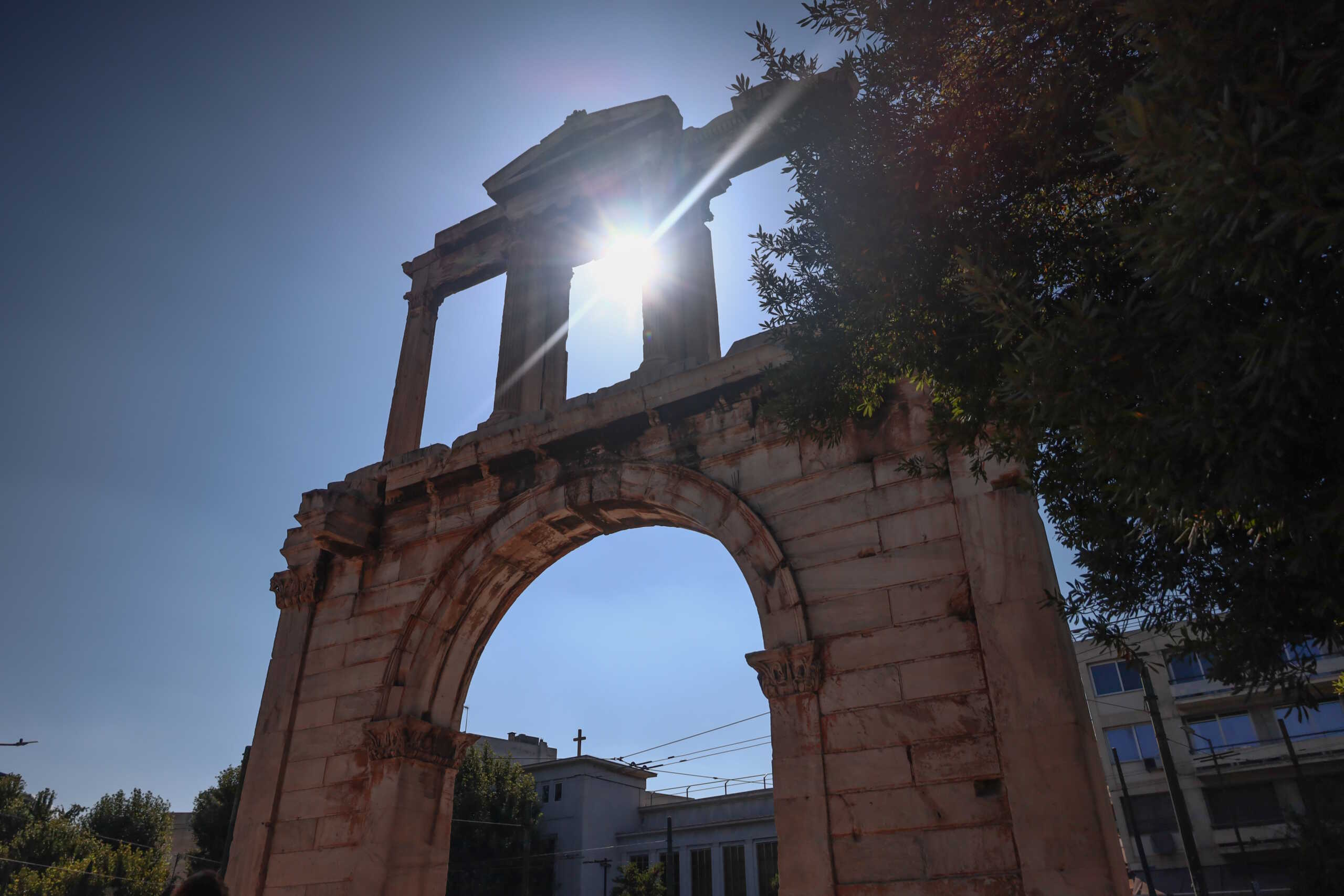 Καιρός σήμερα: Λιακάδα σε όλη τη χώρα – «Τσιμπάει» η θερμοκρασία, κοπάζουν οι άνεμοι