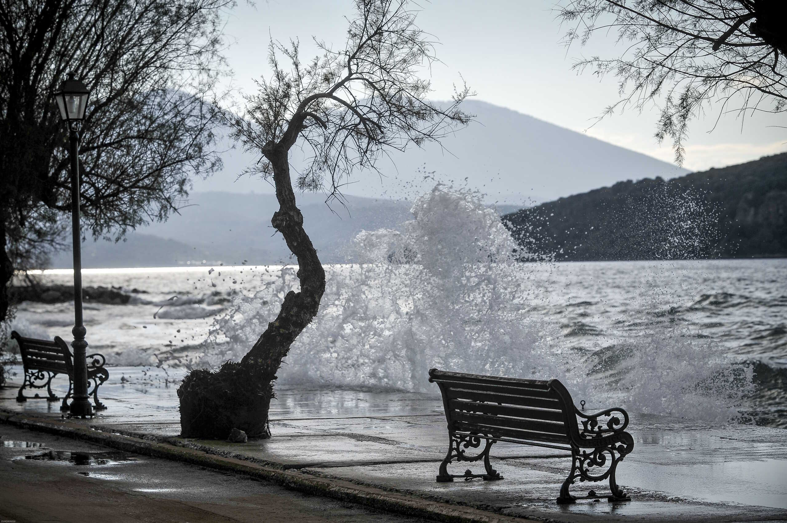 Καιρός σήμερα: Ήλιος με «δόντια» και ανέμους έως 9 μποφόρ – Σε ποιες περιοχές θα ανοίξουν οι ουρανοί