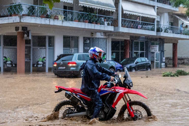 Καιρός σήμερα: Ισχυρές καταιγίδες τοπικά και θυελλώδεις άνεμοι - Πού θα «χτυπήσουν» τα φαινόμενα