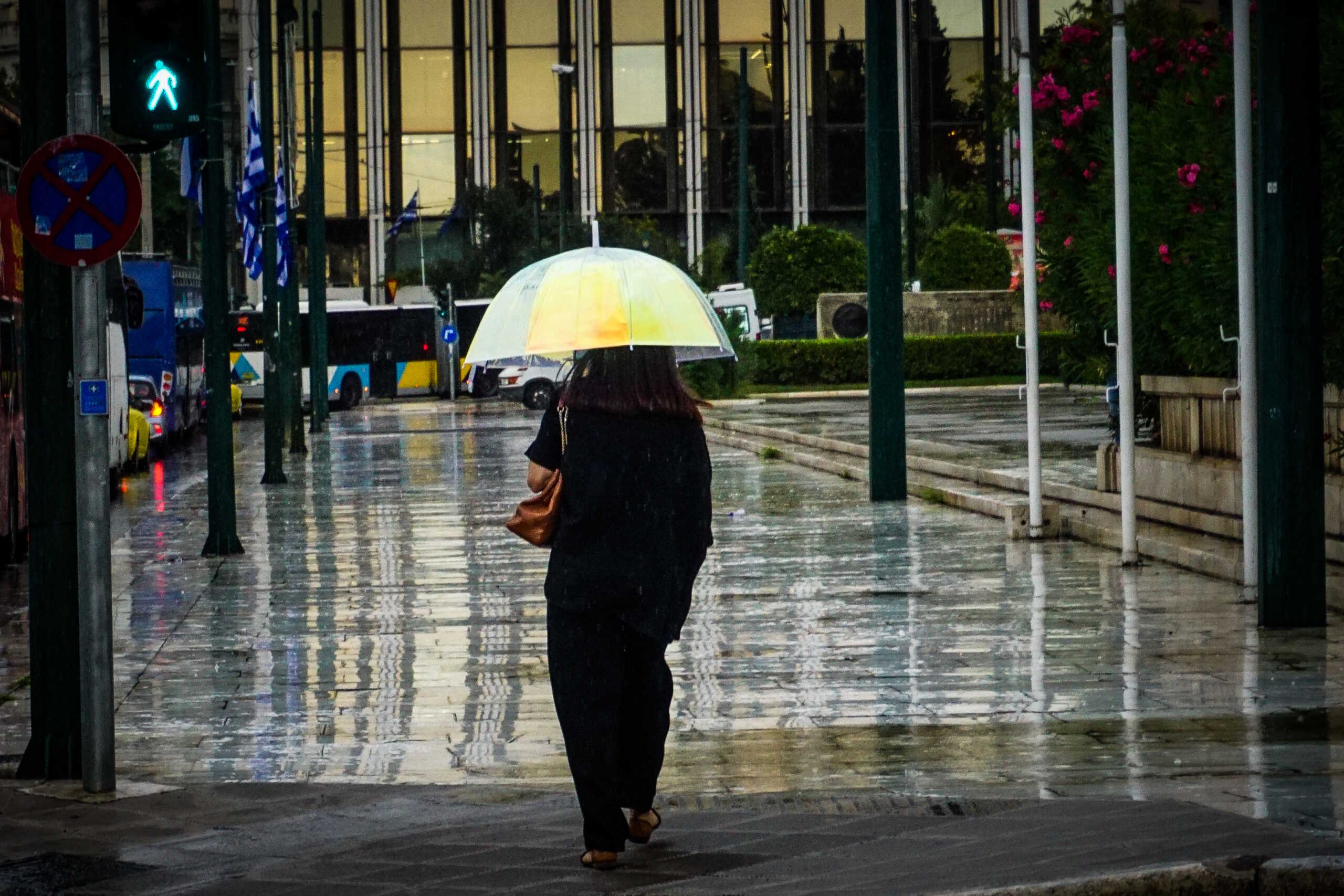 Καιρός αύριο: Επεκτείνονται οι βροχές και οι καταιγίδες – Πού θα «χτυπήσει» η κακοκαιρία