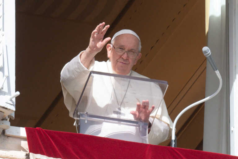 Ο πάπας Φραγκίσκος είναι «απλώς κρυωμένος» λέει το Βατικανό