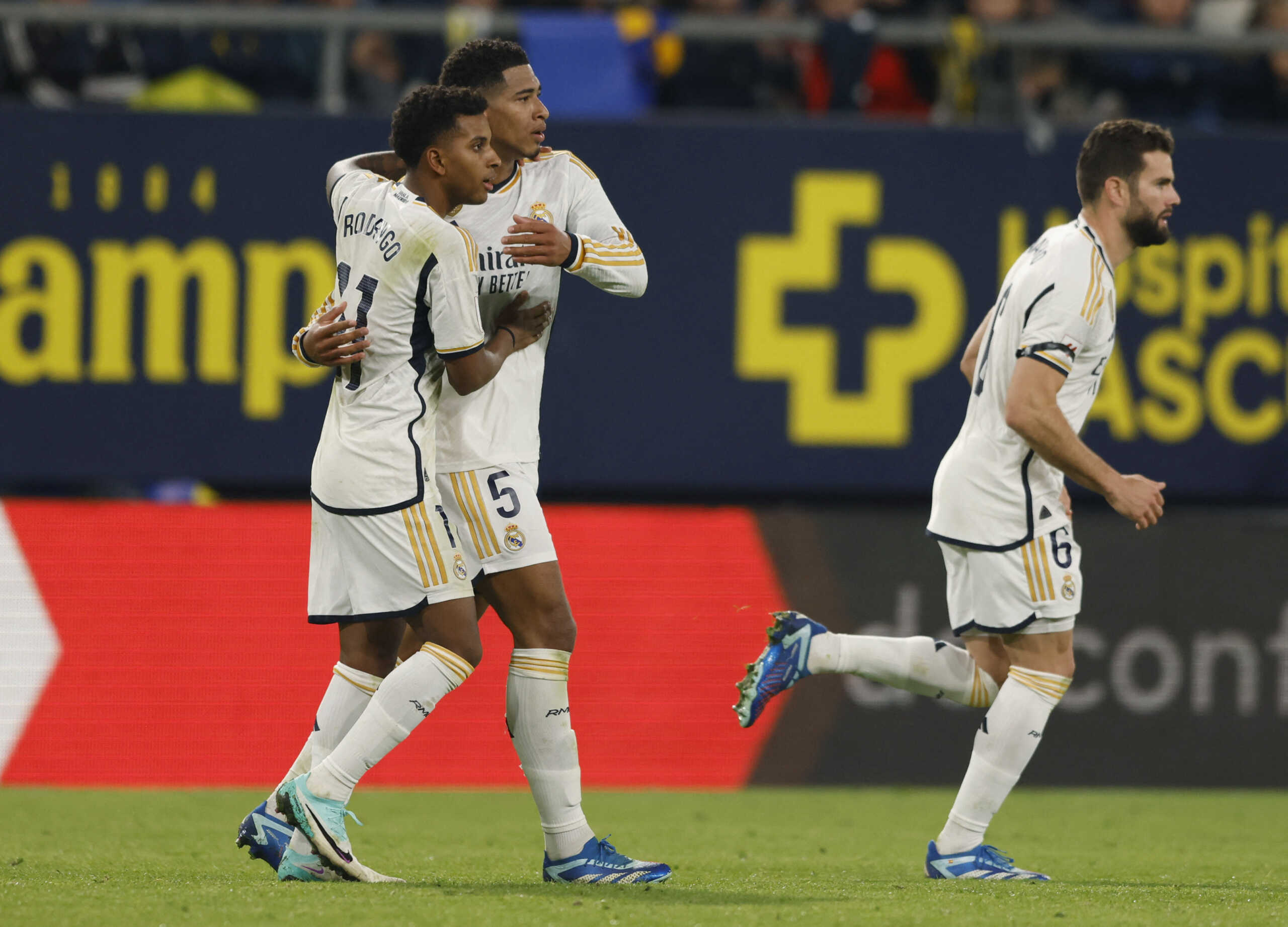 Soccer Football - LaLiga - Cadiz v Real Madrid - Estadio Nuevo Mirandilla, Cadiz, Spain - November 26, 2023 Real Madrid's Jude Bellingham celebrates scoring their third goal with Rodrygo REUTERS