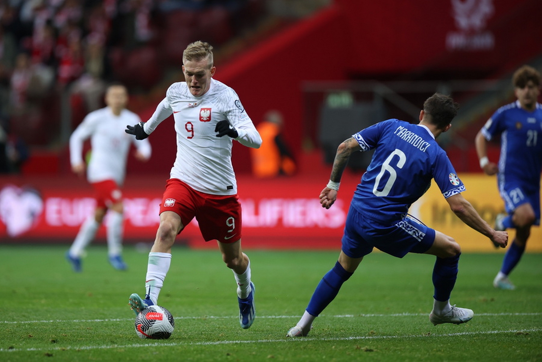 epa10921029 Karol Swiderski (L) of Poland in action against Denis Marandici (R) of Moldova during the UEFA European qualifying Group E soccer match between Poland and Moldova in Warsaw, Poland, 15 October 2023.  EPA