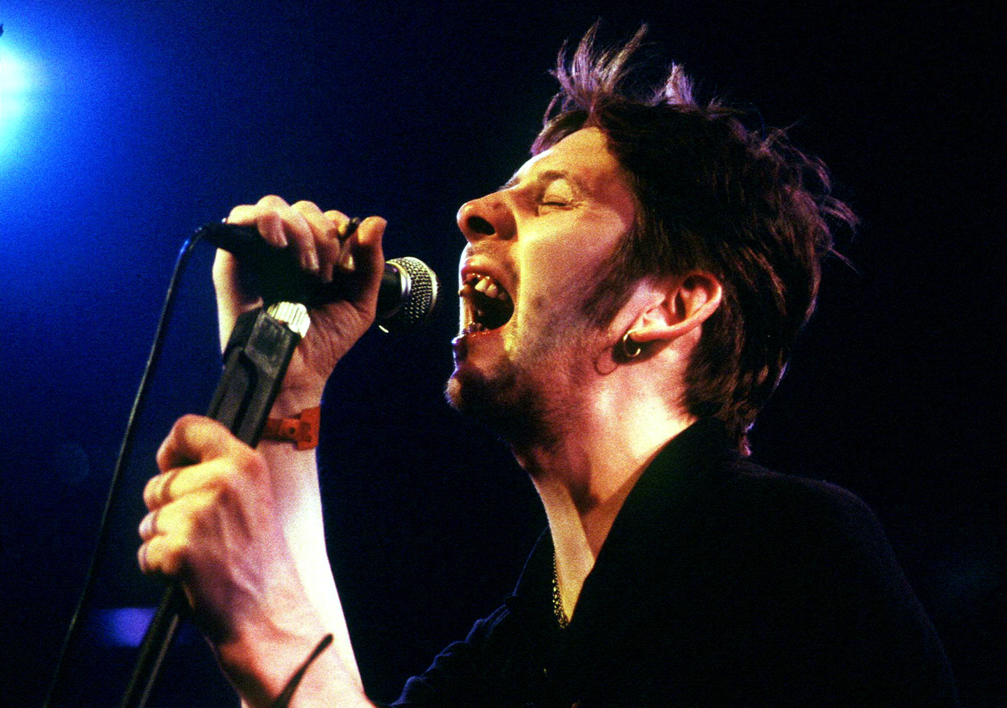 Shane MacGowan: Πέθανε ο τραγουδιστής των θρυλικών «The Pogues» σε ηλικία 65 ετών