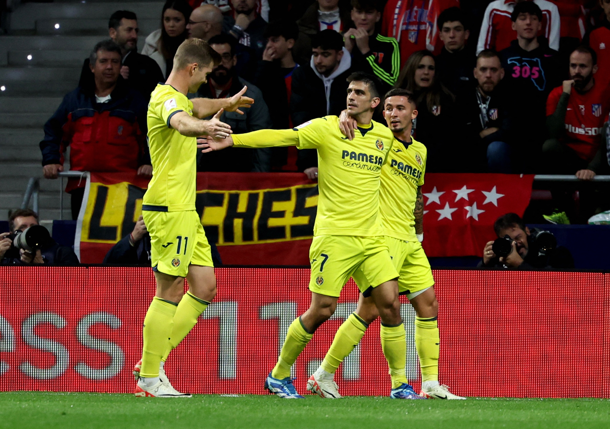 Soccer Football - LaLiga - Atletico Madrid v Villarreal - Metropolitano, Madrid, Spain - November 12, 2023 Villarreal's Gerard Moreno celebrates scoring their first goal with Alexander Sorloth REUTERS