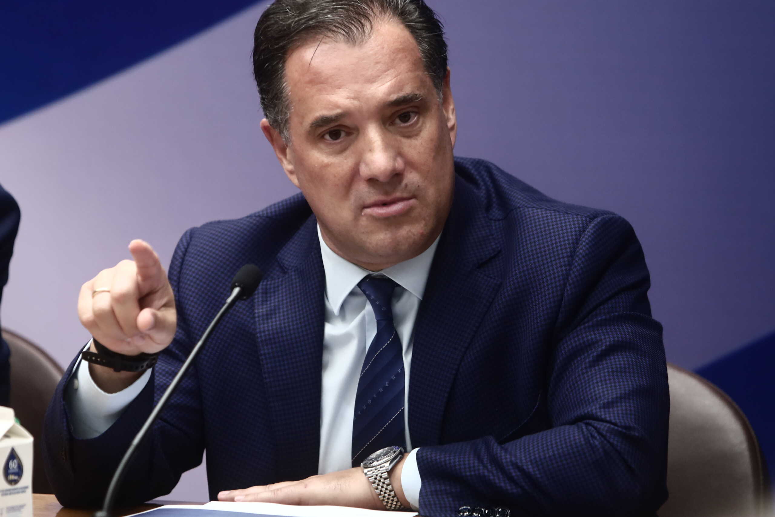Συνέντευξη τύπου από τον υπουργό Εργασίας και Κοινωνικής Ασφάλισης Άδωνι Γεωργιάδη, τον υφυπουργό Πάνο Τσακλόγλου και τον Γενικό Γραμματέα Νίκο Μηλαπίδη για το νέο ασφαλιστικό νομοσχέδιο, Πέμπτη 19 Οκτωβρίου 2023. 
(ΚΩΣΤΑΣ ΤΖΟΥΜΑΣ