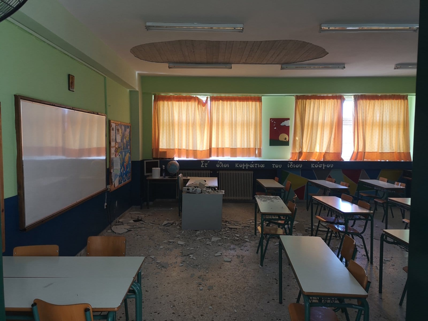 Αιγάλεω: Σοβάδες έπεσαν από την οροφή πάνω στα θρανία σε δημοτικό σχολείο