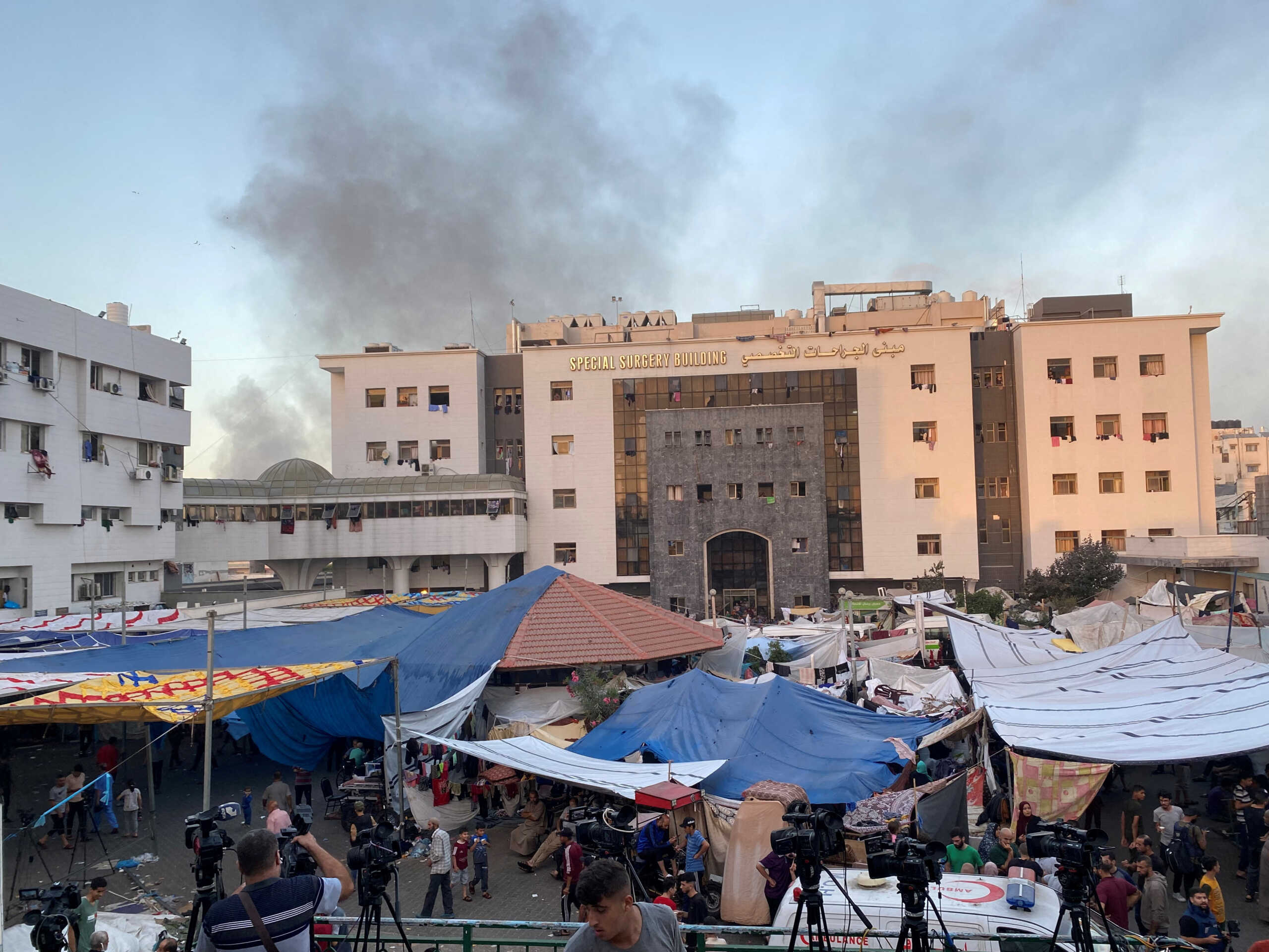 FILE PHOTO: Smoke rises as displaced Palestinians take shelter at Al Shifa hospital, amid the ongoing conflict between Hamas and Israel, in Gaza City, November 8, 2023. REUTERS