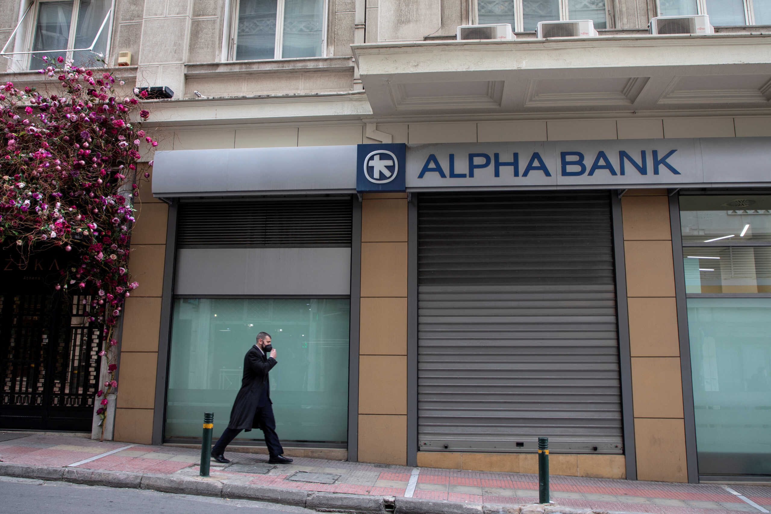 Alpha Bank: Ιστορική ημέρα – Η UniCredit απέκτησε το 9% με τίμημα 293,5 εκατ. ευρώ