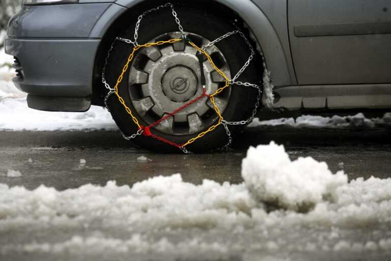 Πού χρειάζονται αντιολισθητικές αλυσίδες σε Πέλλα, Χαλκιδική και Σέρρες λόγω του πάγου σε δρόμους