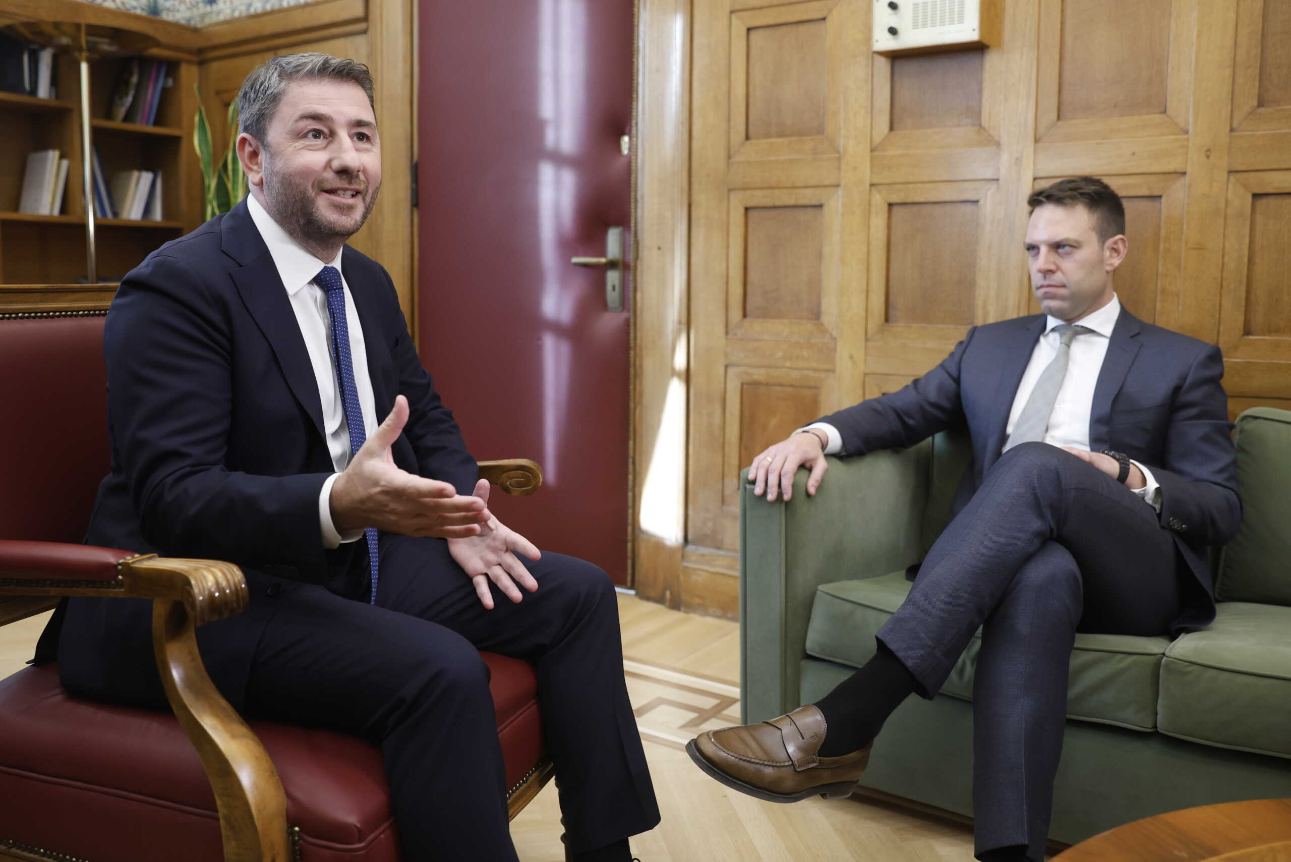 Συνάντηση του Προέδρου του ΠΑΣΟΚ - Κινήματος Αλλαγής Νίκου Ανδρουλάκη με τον Πρόεδρο του ΣΥΡΙΖΑ Στέφανο Κασσελάκη, Δευτέρα 6 Νοεμβρίου 2023. 
(ΓΙΩΡΓΟΣ ΚΟΝΤΑΡΙΝΗΣ