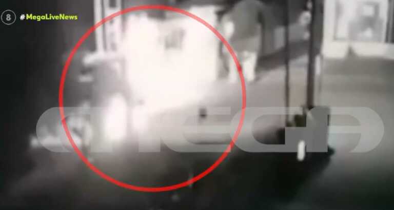 Βίντεο ντοκουμέντο από την επίθεση με βόμβες μολότοφ στο λεωφορείο στα Άνω Λιόσια