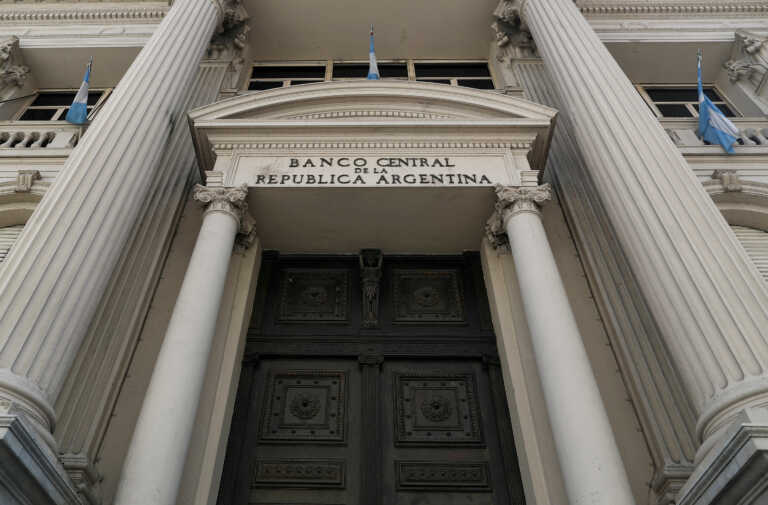 «Το κλείσιμο της Κεντρικής Τράπεζας δεν είναι διαπραγματεύσιμο» δήλωσε ο νεοεκλεγείς πρόεδρος της Αργεντινής