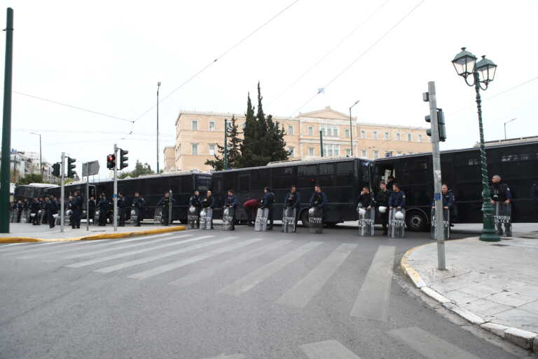 «Αστακός» η Αθήνα στις εκδηλώσεις για το Πολυτεχνείο - Δρακόντεια μέτρα ασφαλείας, 5.000 αστυνομικοί στους δρόμους