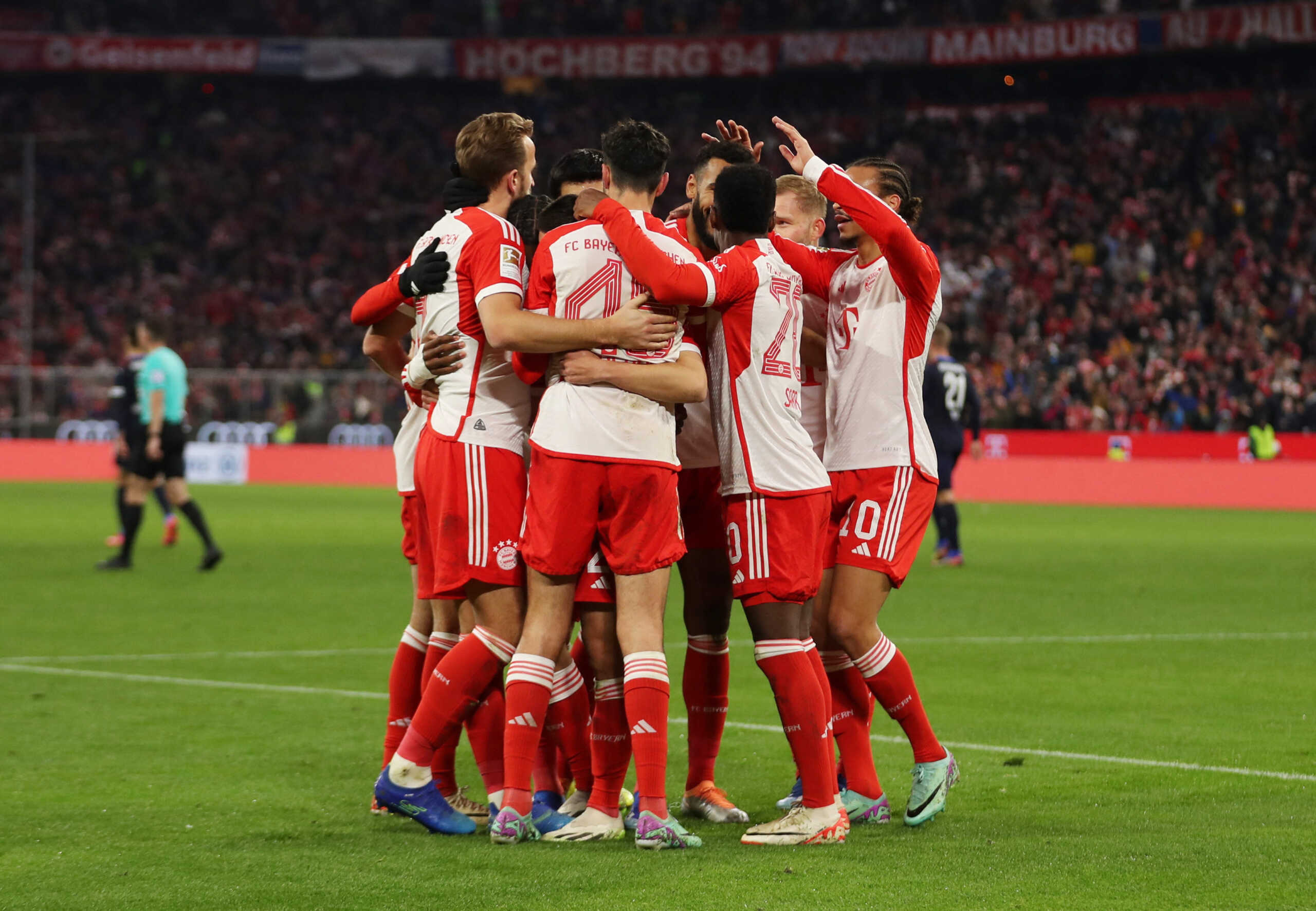 Soccer Football - Bundesliga - Bayern Munich v 1. FC Heidenheim - Allianz Arena, Munich, Germany - November 11, 2023 Bayern Munich's Raphael Guerreiro celebrates scoring their third goal with teammates REUTERS
