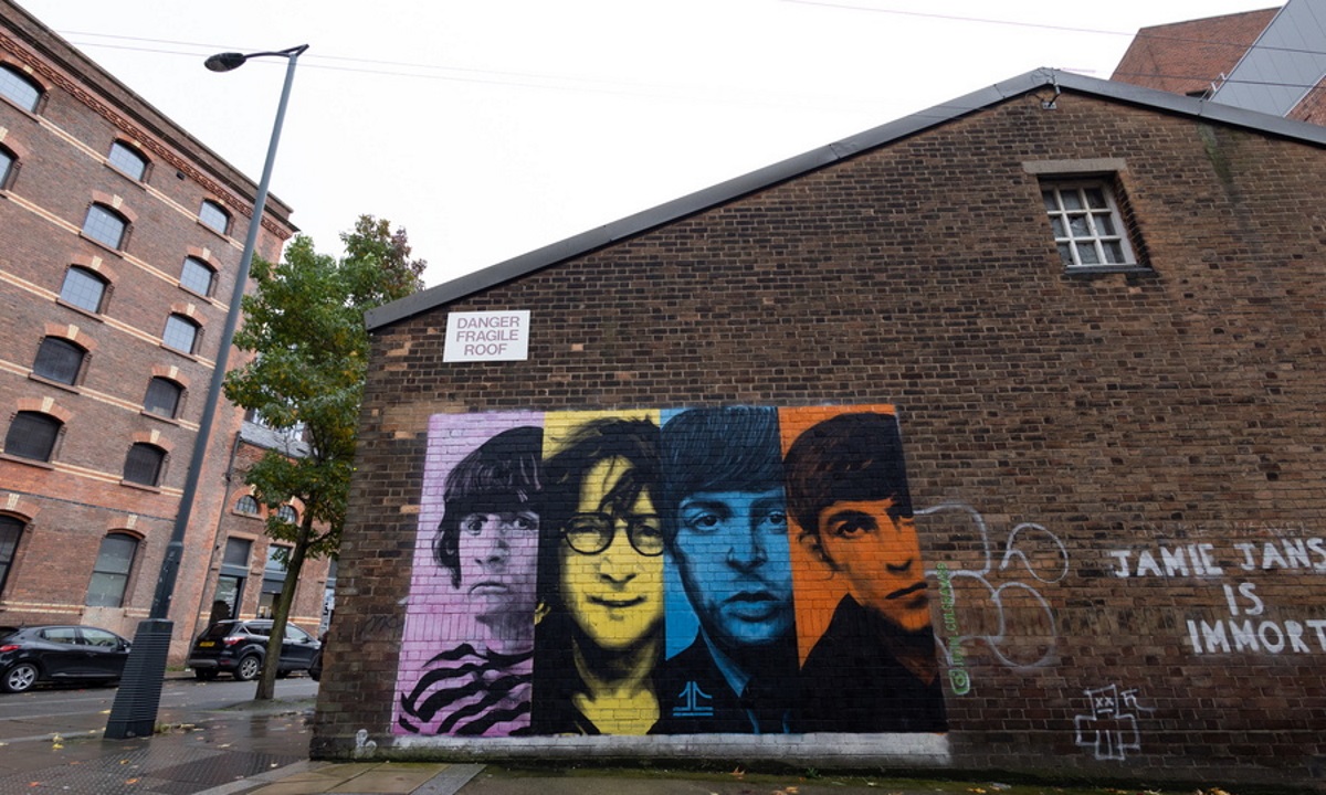 Beatles: Επιστράφηκε μετά από 47 χρόνια κλεμμένη πινακίδα της οδού Πένι Λέιν που ενέπνευσε το θρυλικό συγκρότημα