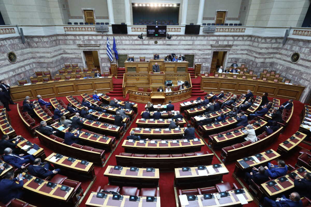 Συζήτηση και λήψη απόφασης, επί της πρότασης που κατέθεσαν ο Πρόεδρος της Κοινοβουλευτικής Ομάδας του ΚΚΕ Δημήτρης Κουτσούμπας και οι Βουλευτές του κόμματός του, για σύσταση Εξεταστικής Επιτροπής με θέμα "Τη διερεύνηση του εγκλήματος των Τεμπών και όλων των πτυχών που σχετίζονται με αυτό", Τετάρτη 15 Νοεμβρίου 2023. 
(ΓΙΑΝΝΗΣ ΠΑΝΑΓΟΠΟΥΛΟΣ