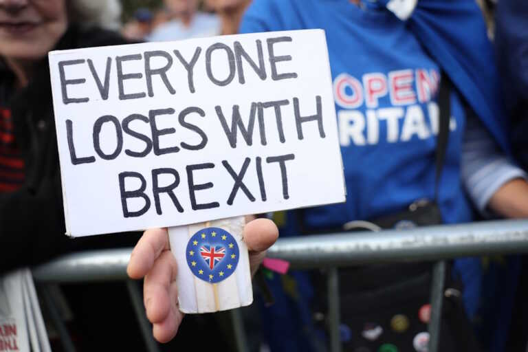 7 χρόνια μετά το Brexit, οι περισσότεροι Βρετανοί θέλουν επανένταξη στην ενιαία αγορά της ΕΕ