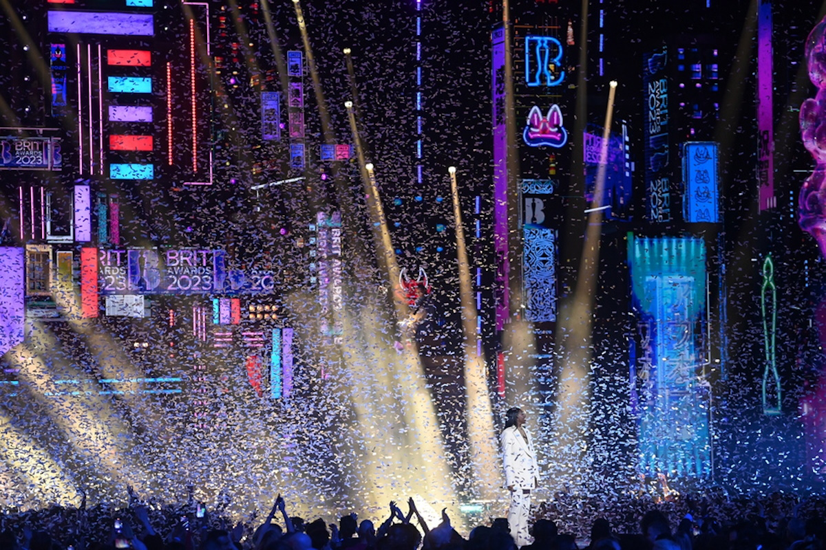 epa10462189 Cat Burns performs during the 2023 BRIT Awards ceremony at The O2 arena in London, Britain, 11 February 2023. The annual pop music awards are presented by the British Phonographic Industry (BPI).  EPA
