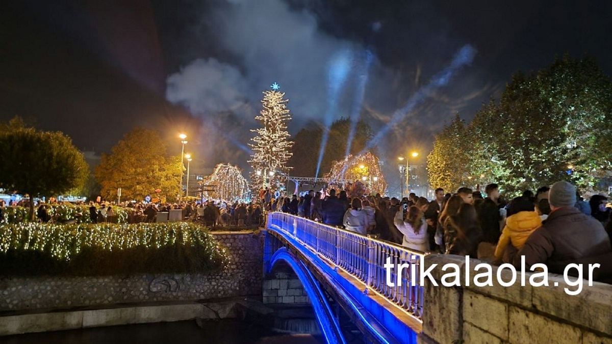 Τρίκαλα: Φωταγωγήθηκε το μεγαλύτερο χριστουγεννιάτικο δέντρο