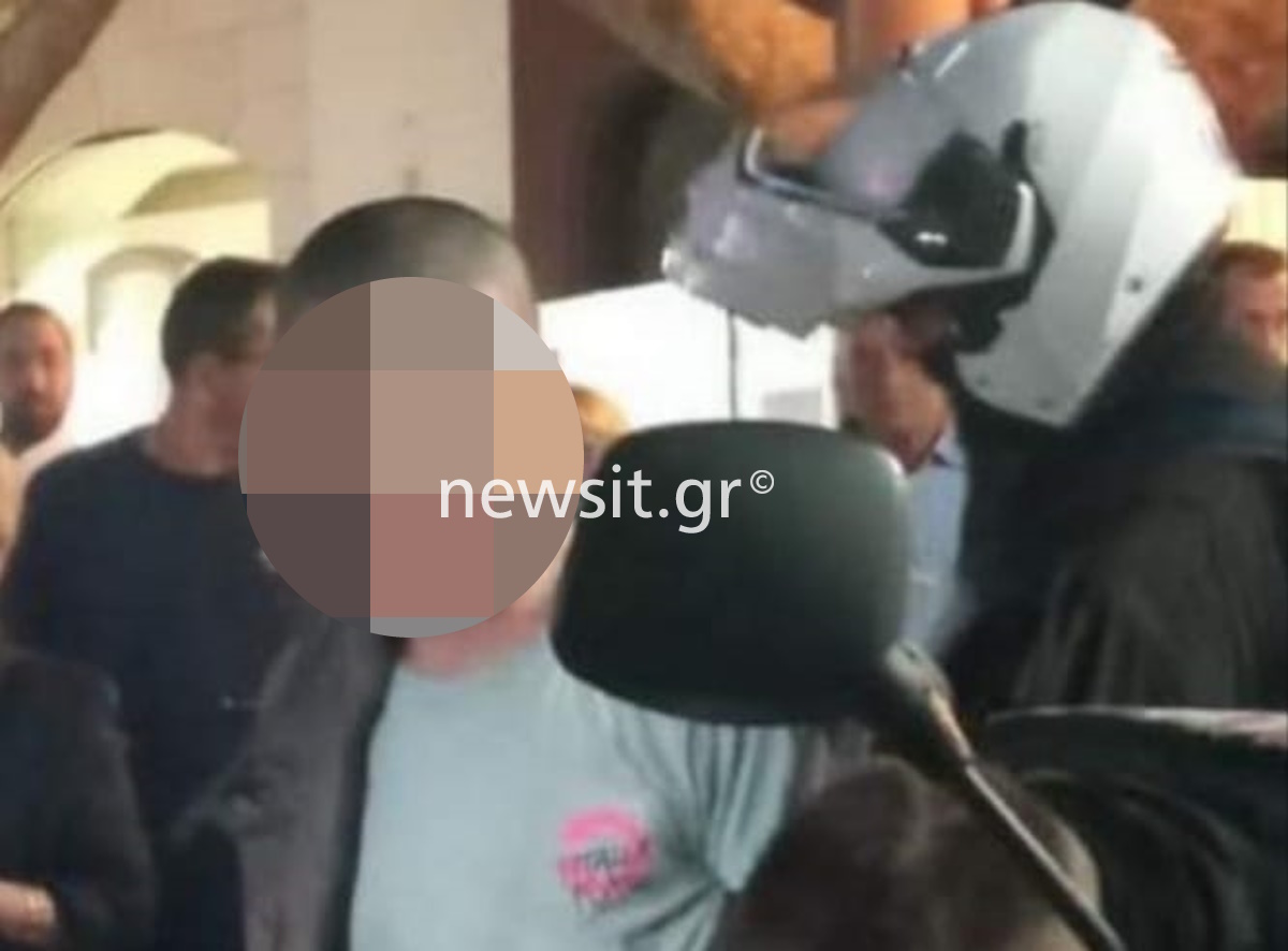 Κηφισιά: Ο δράστης είχε οικονομικές διαφορές με τον ιδιοκτήτη του καταστήματος – «Λουσμένος στα αίματα» ο υπάλληλος που μαχαιρώθηκε
